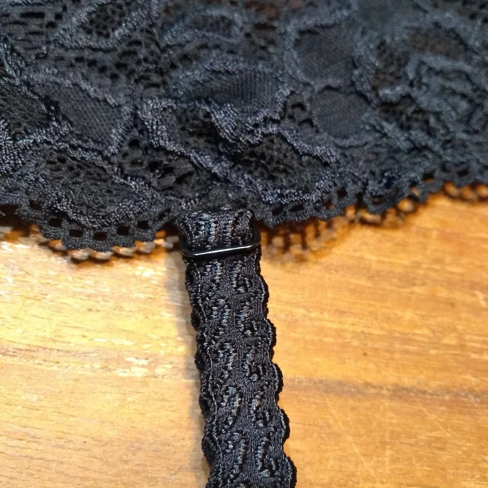 La Senza 2-Piece Black Lace Bra (34D) & Garter Belt, Medium - Picture 13 of 14